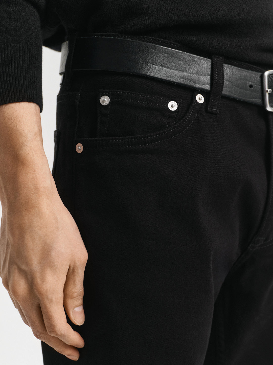 Gant Men Black Regular Fit Solid Jeans