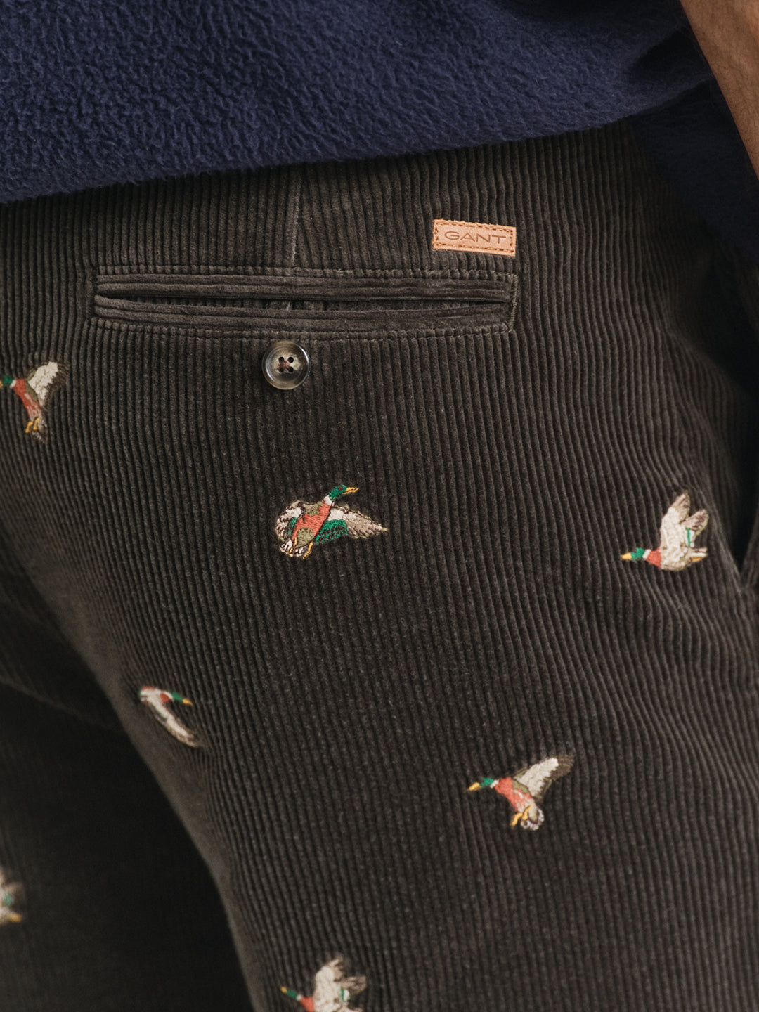 Gant Men Green Straight Fit Solid Trouser