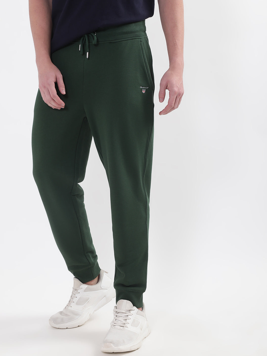 Gant Men Green Solid Relaxed Fit Sweatpant