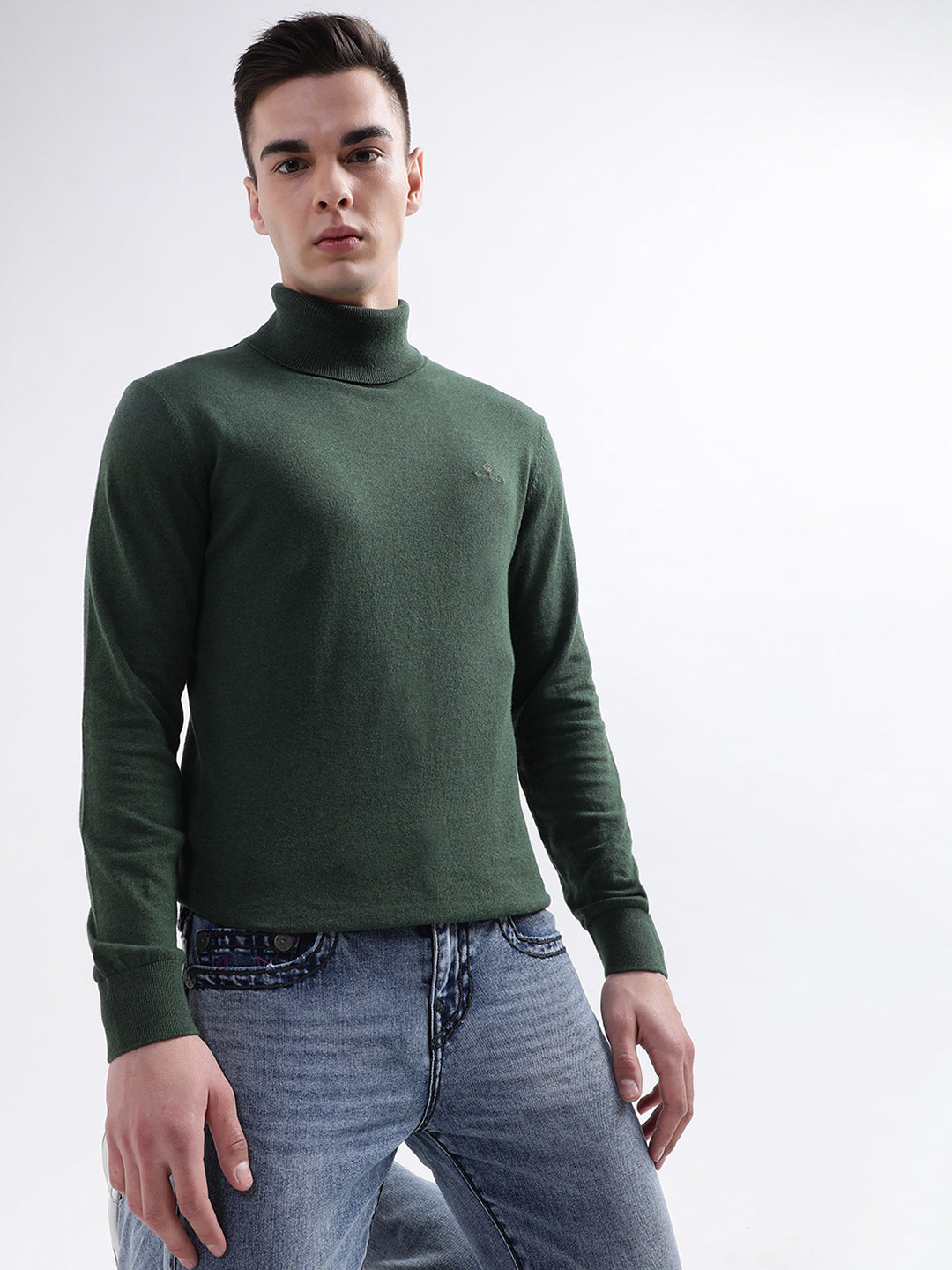 Gant Men Green Solid Round Neck Sweater