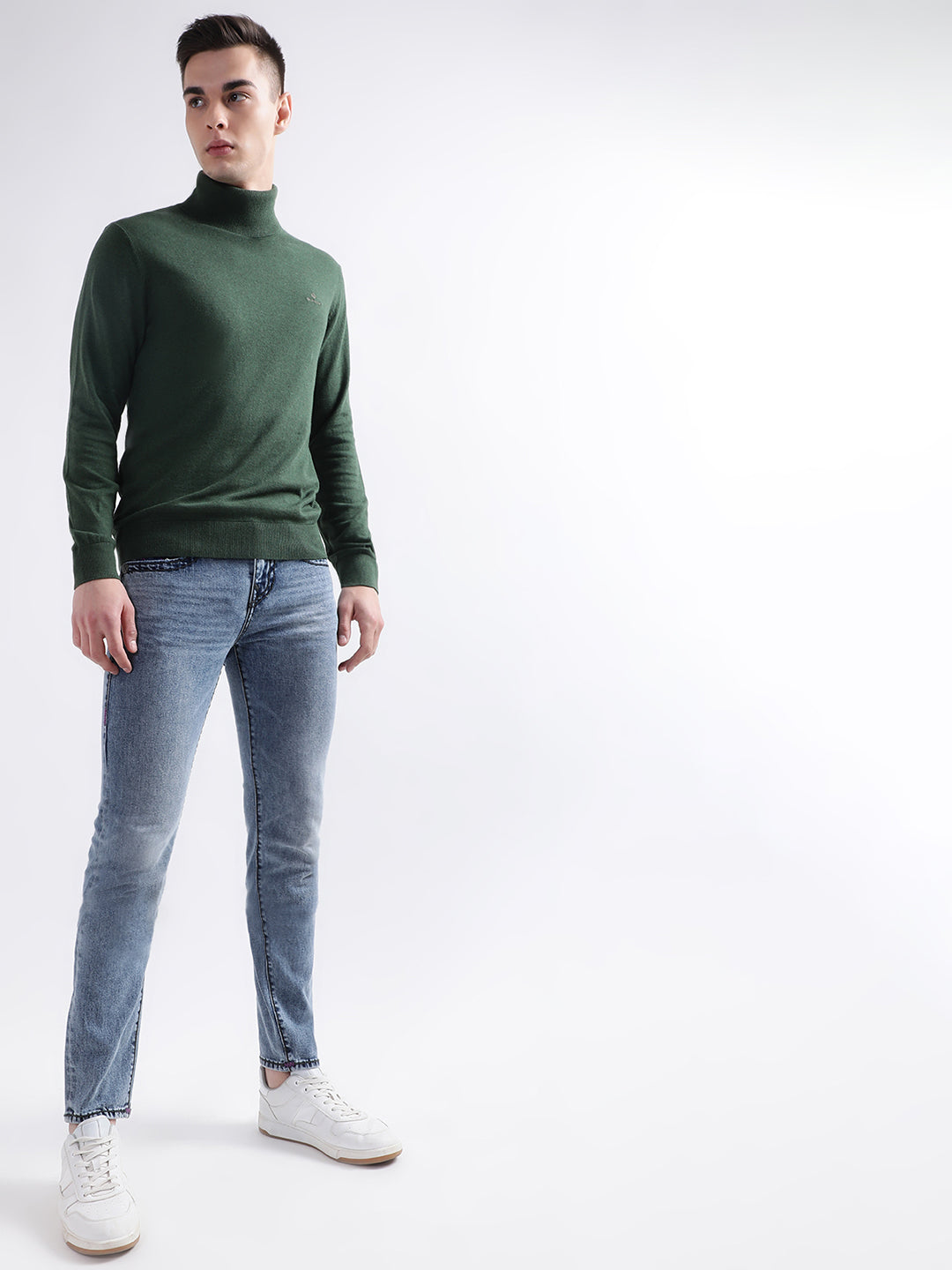 Gant Men Green Solid Round Neck Sweater