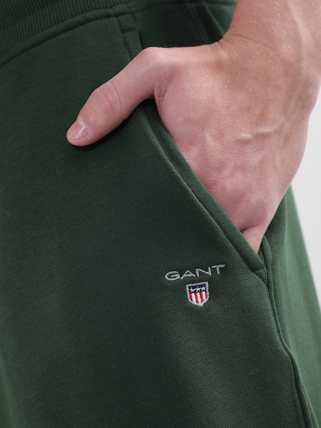 Gant Men Green Solid Relaxed Fit Sweatpant