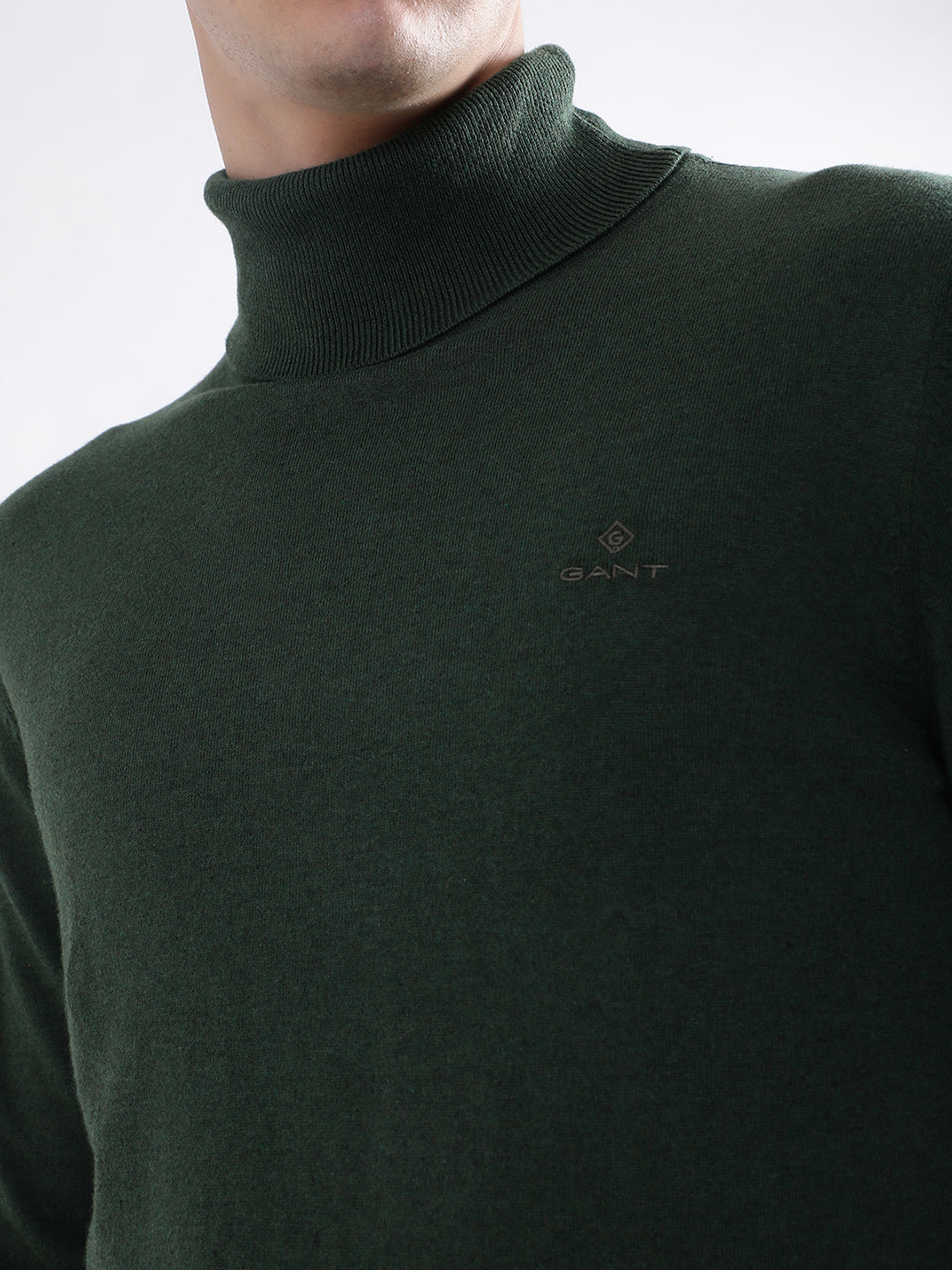 Gant Men Green Solid Round Neck Sweater