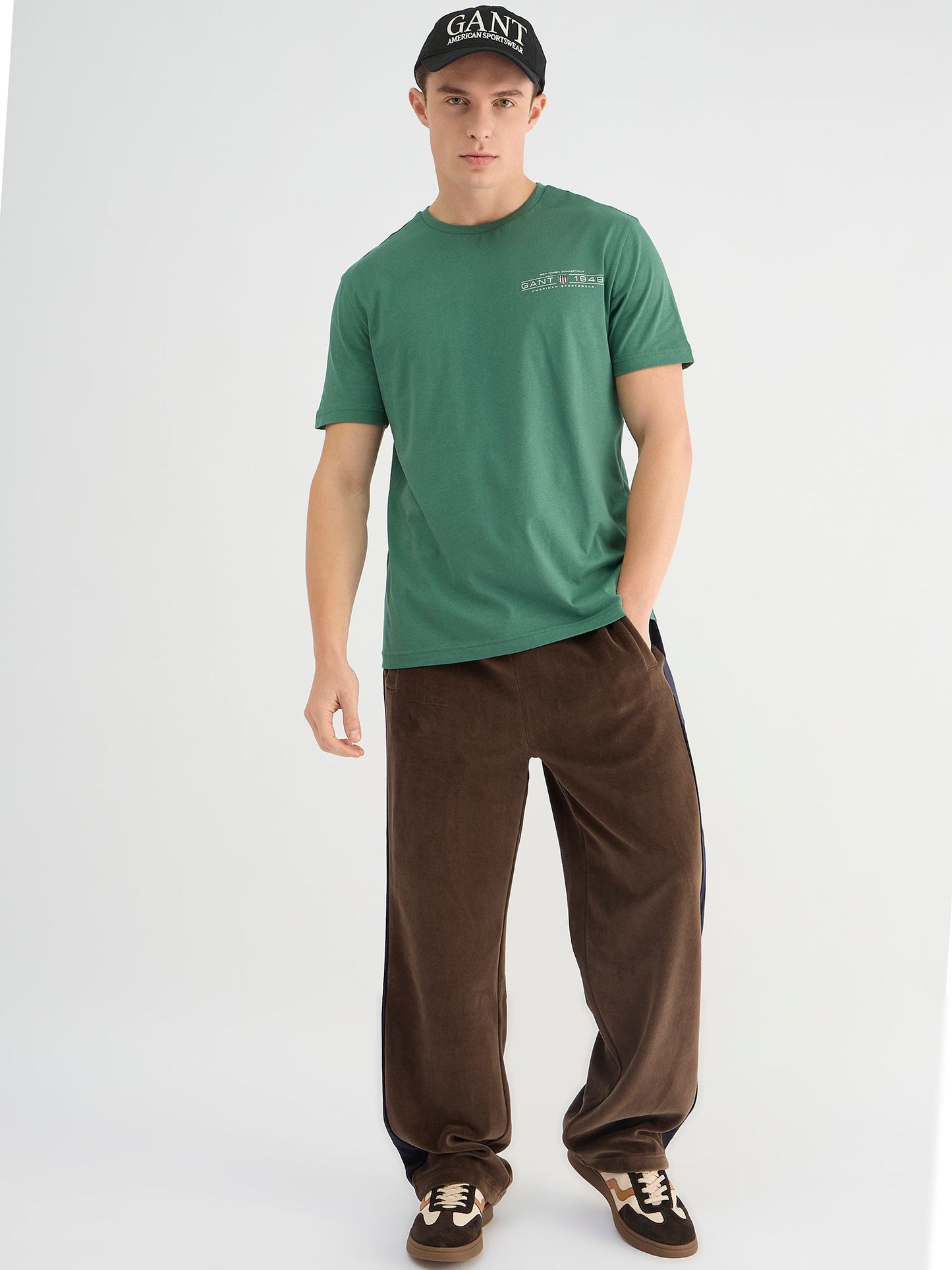 Gant Men Green Regular Fit Solid Crew Neck Tshirt