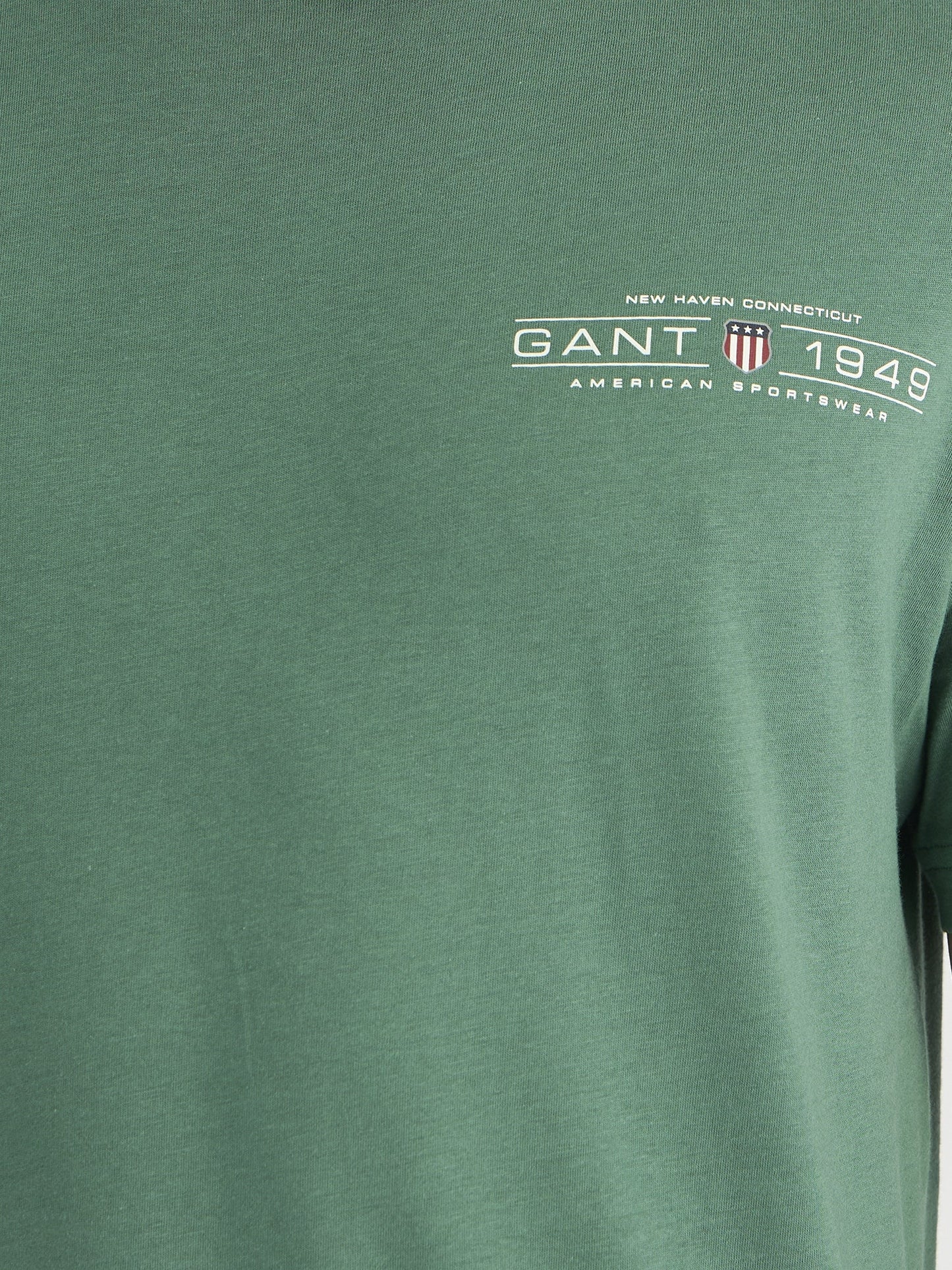 Gant Men Green Regular Fit Solid Crew Neck Tshirt