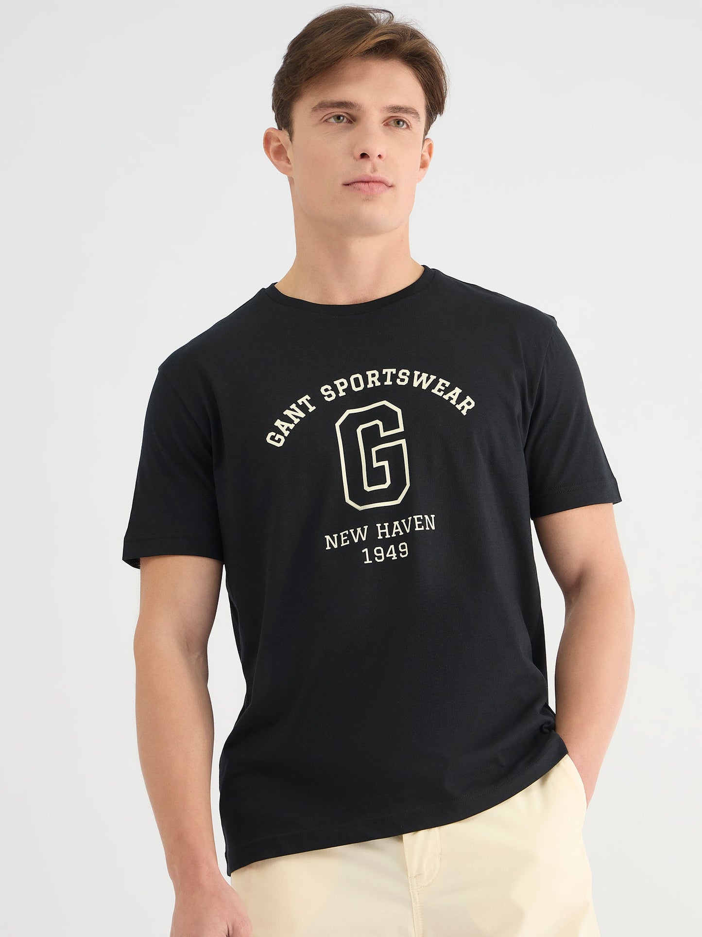 Gant Men Black Regular Fit Solid Round Neck Tshirt