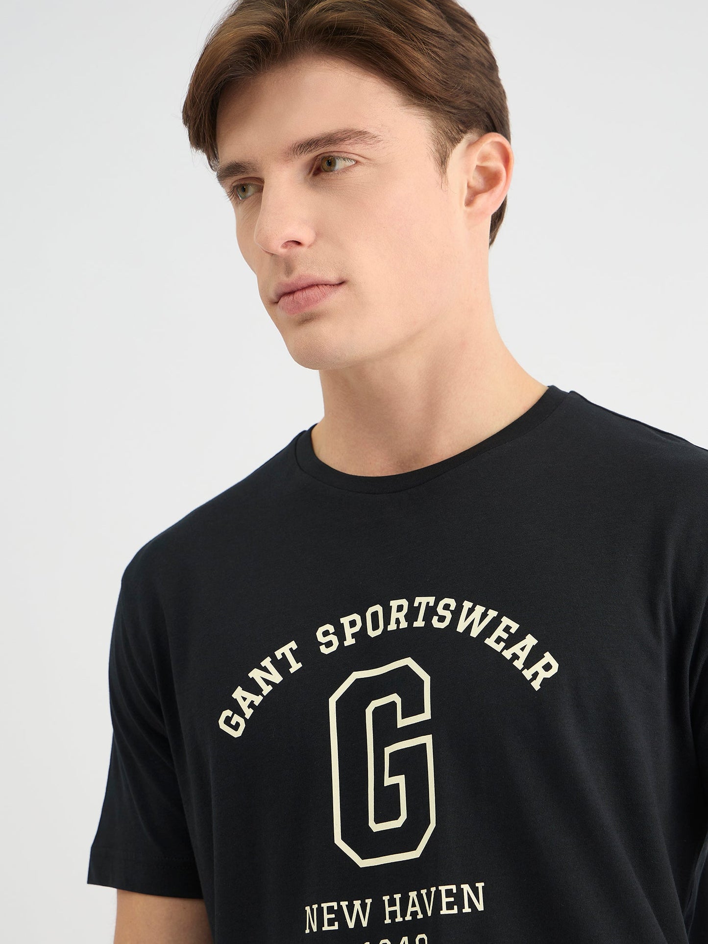 Gant Men Black Regular Fit Solid Round Neck Tshirt