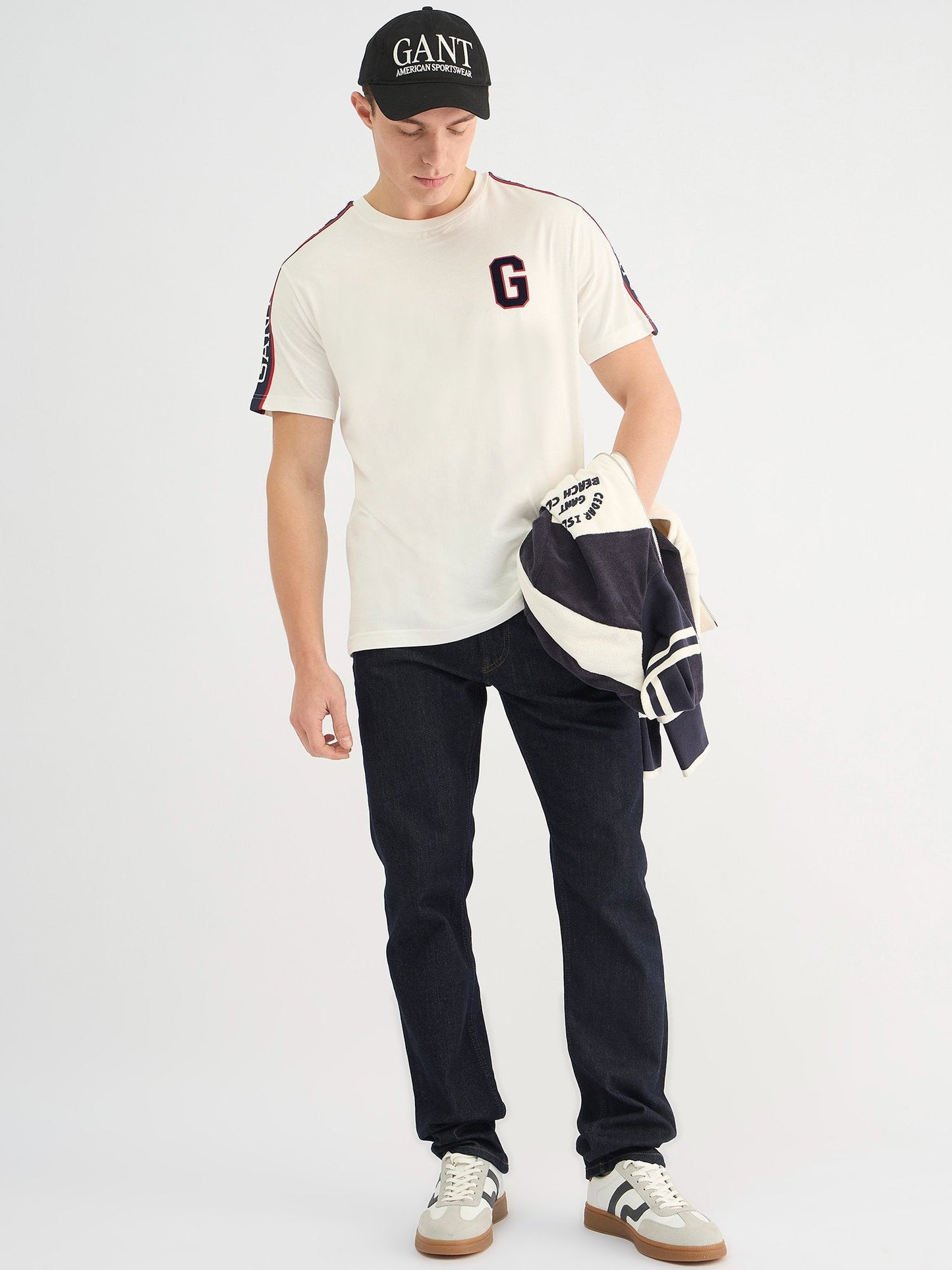 Gant Men White Regular Fit Solid Crew Neck Tshirt