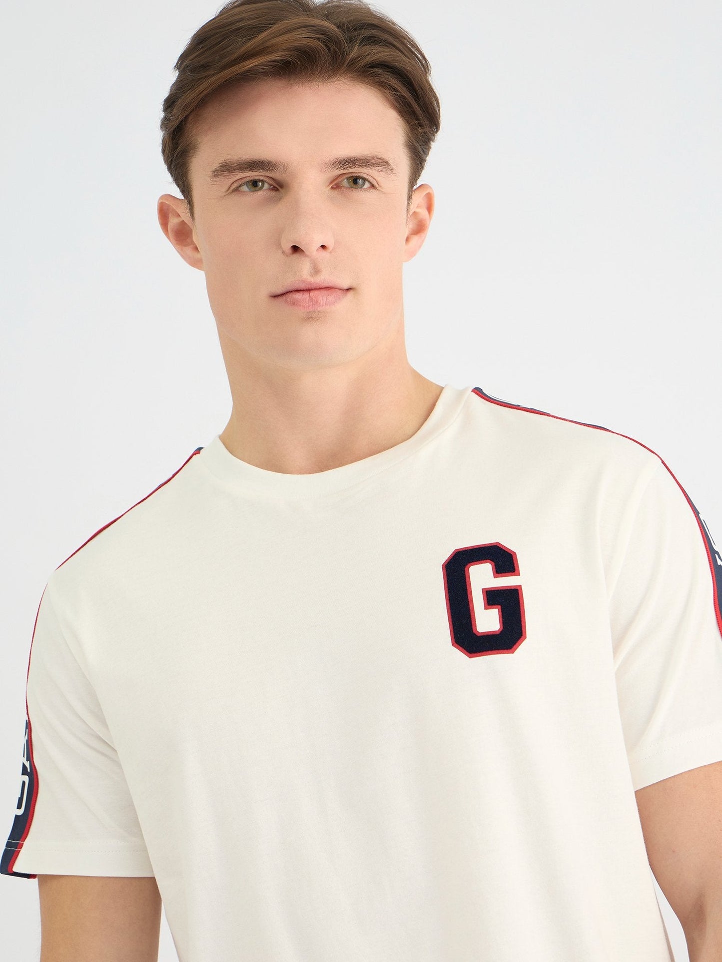 Gant Men White Regular Fit Solid Crew Neck Tshirt