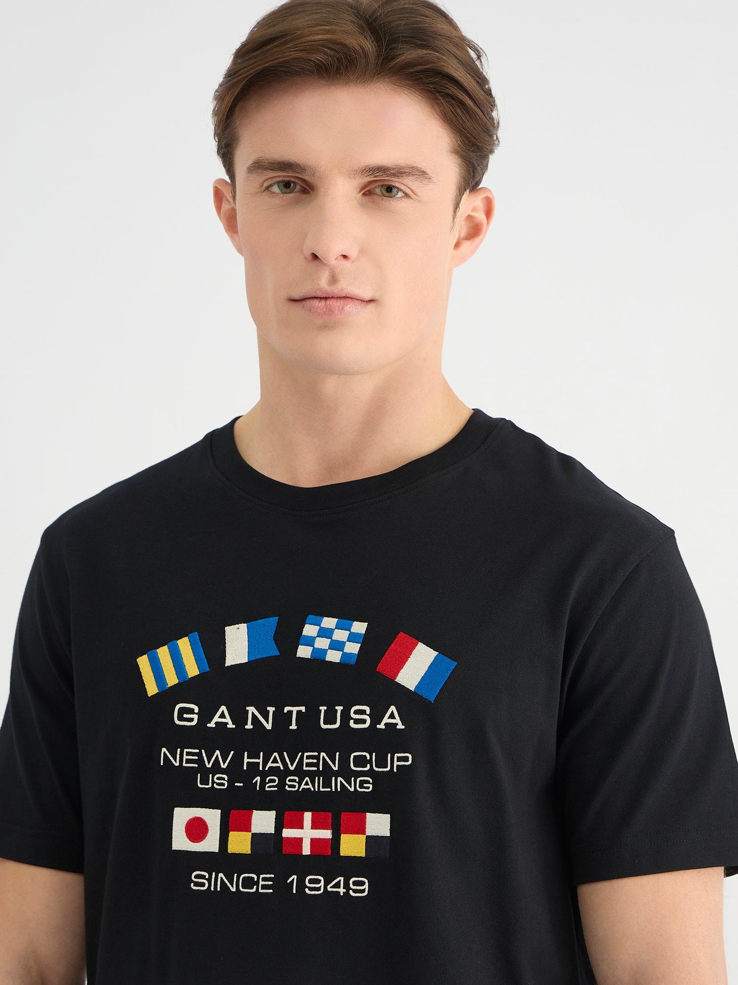 Gant Men Black Regular Fit Solid Crew Neck Tshirt