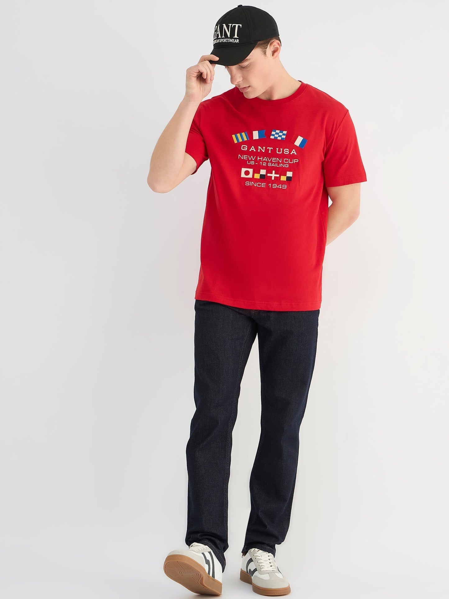 Gant Men Red Regular Fit Solid Crew Neck Tshirt