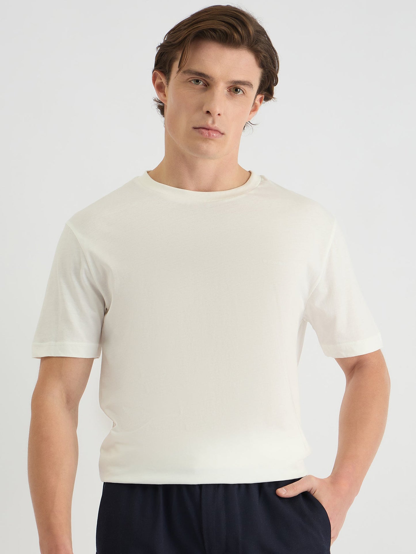 Gant Men White Regular Fit Solid Crew Neck Tshirt