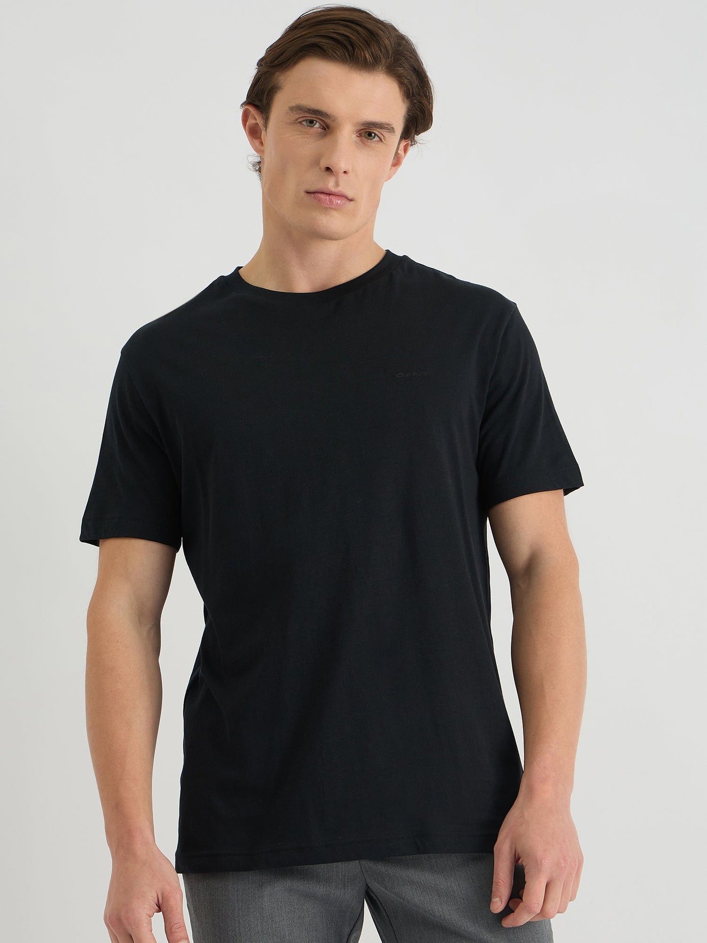 Gant Men Black Regular Fit Solid Crew Neck Tshirt