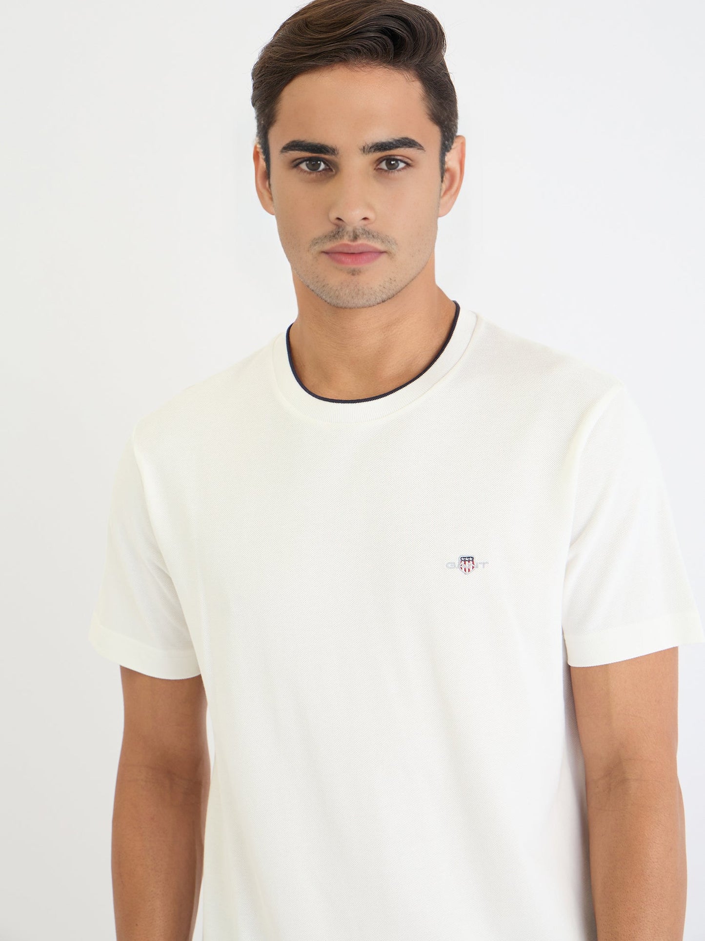 Gant Men White Solid Round Neck Tshirt