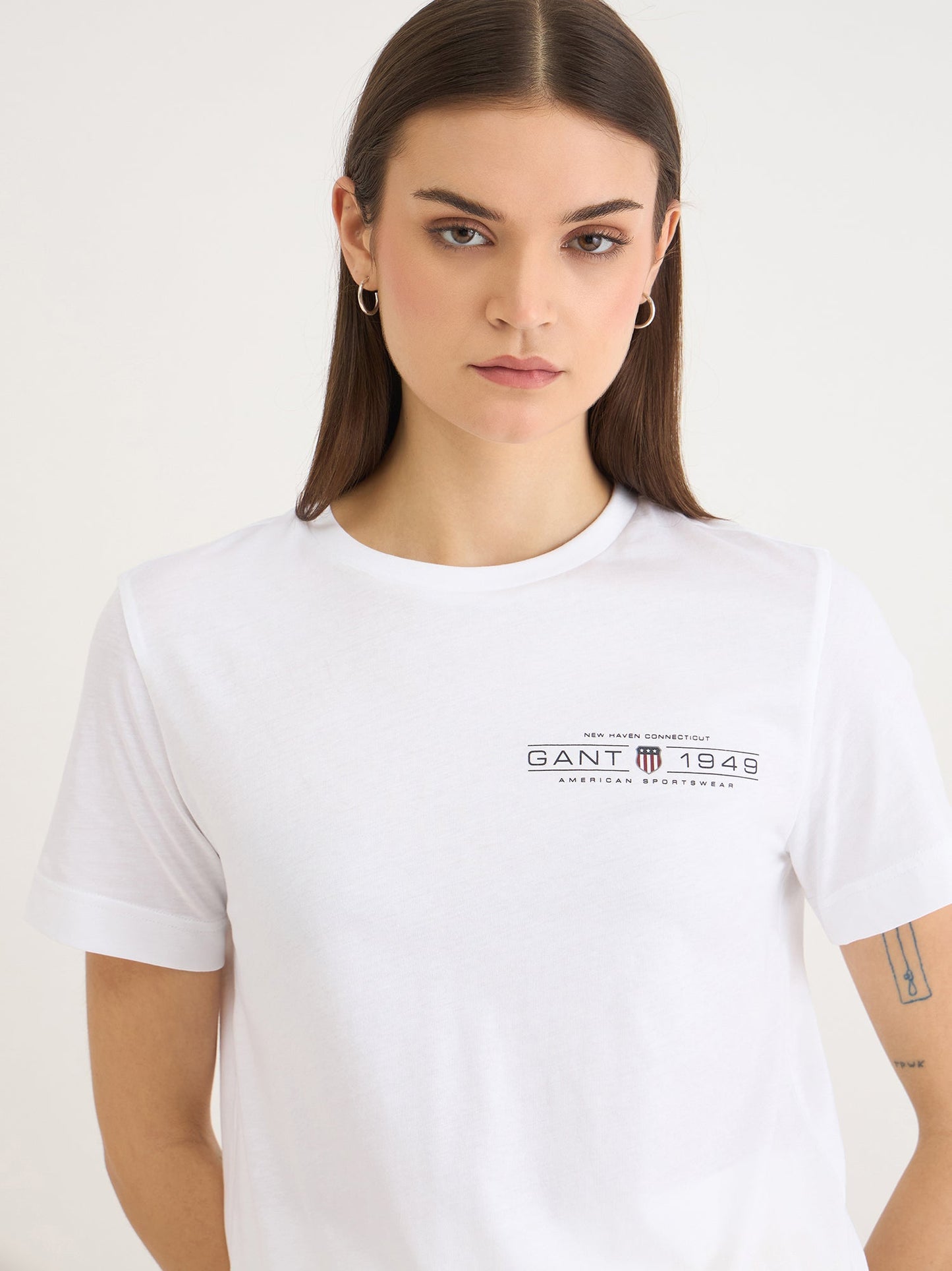 Gant Women White Solid Crew Neck Tshirt