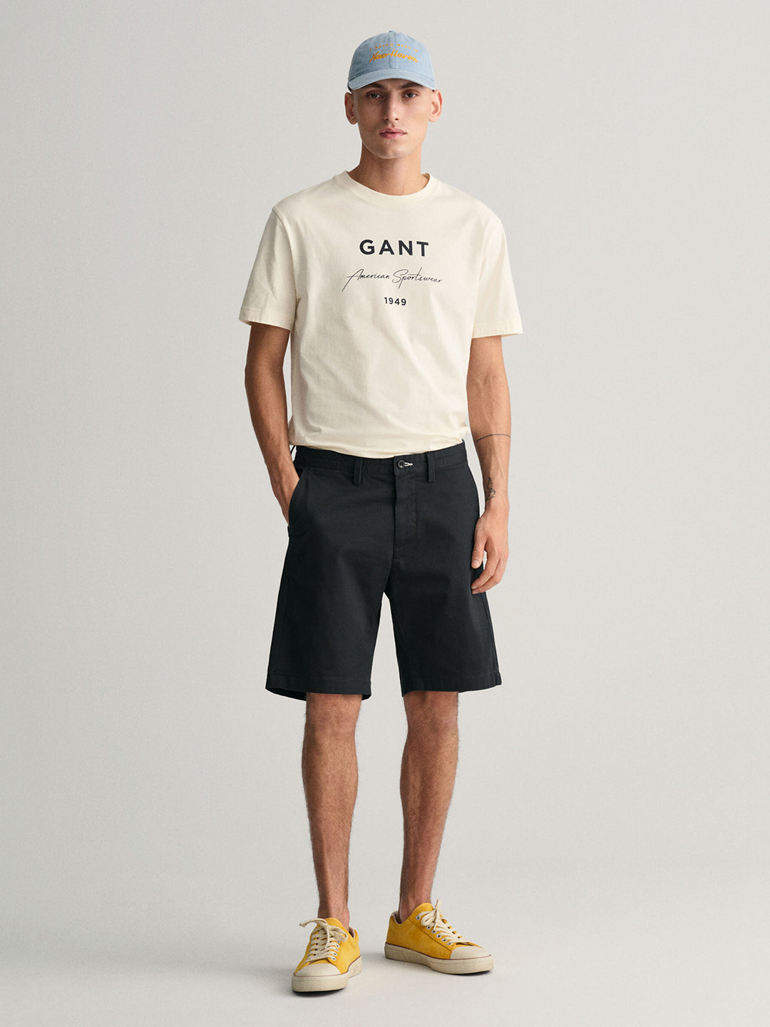 Gant Men Black Solid Slim Fit Mid-Rise Shorts