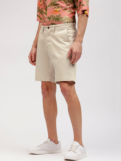 Gant Men Beige Solid Slim Fit Mid-rise Chinos Shorts