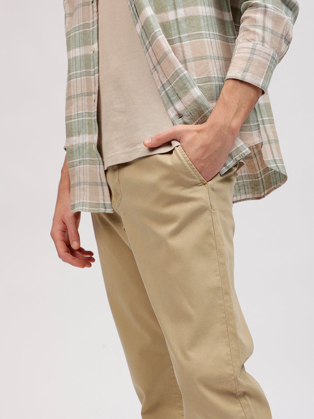 Gant Men Khaki Solid Flat Front Slim Fit Mid-Rise Trouser