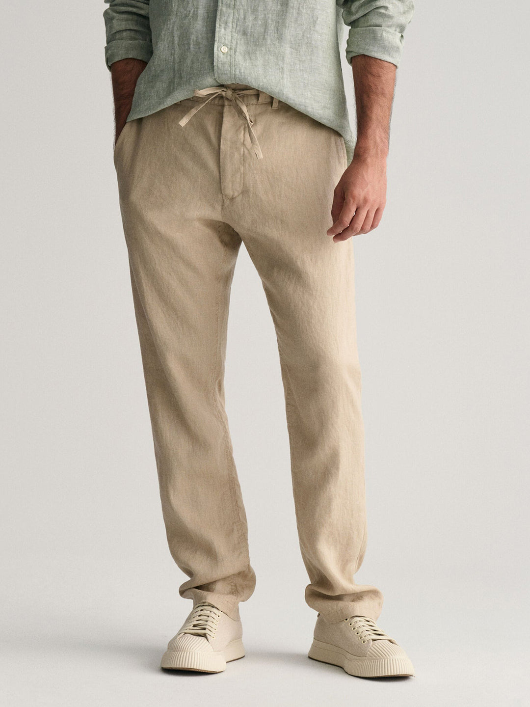 Gant Men Beige Solid Relaxed Fit Trouser