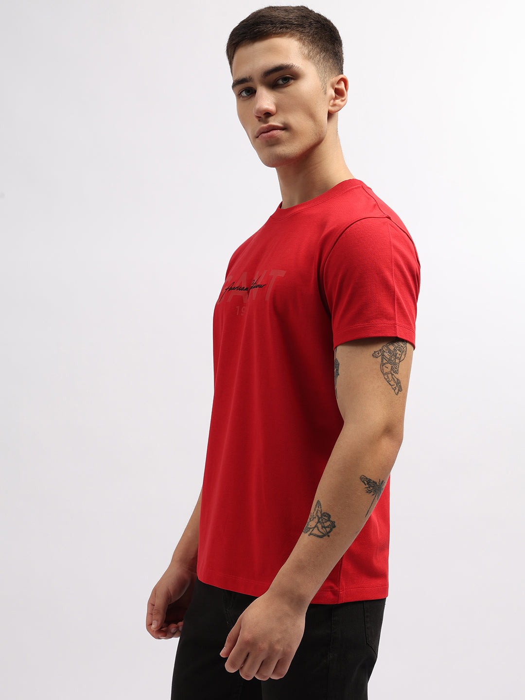 Gant Men Red Solid Round Neck Short Sleeves T-Shirt