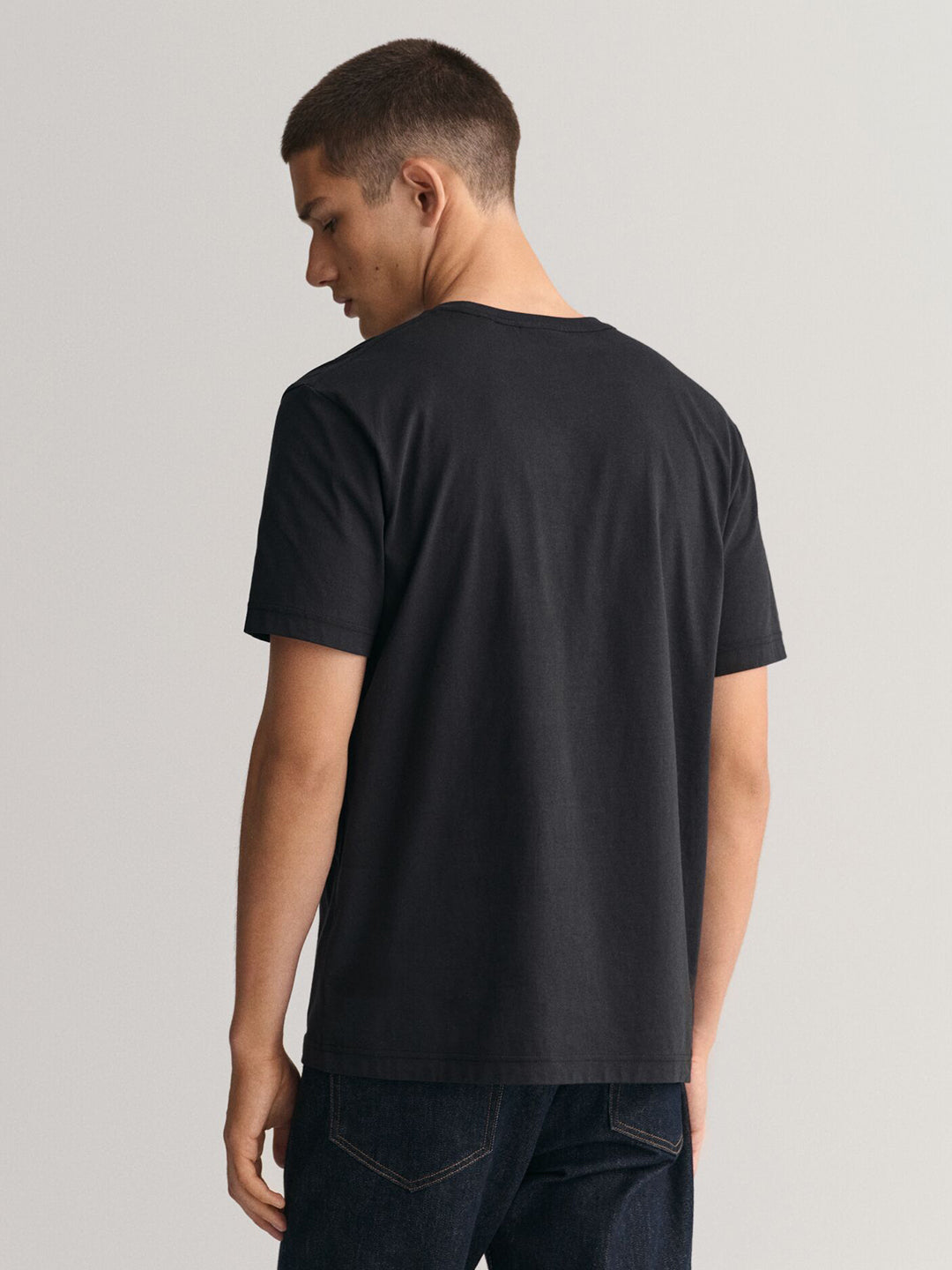 Gant Men Black Solid Round Neck Short Sleeves Tshirt
