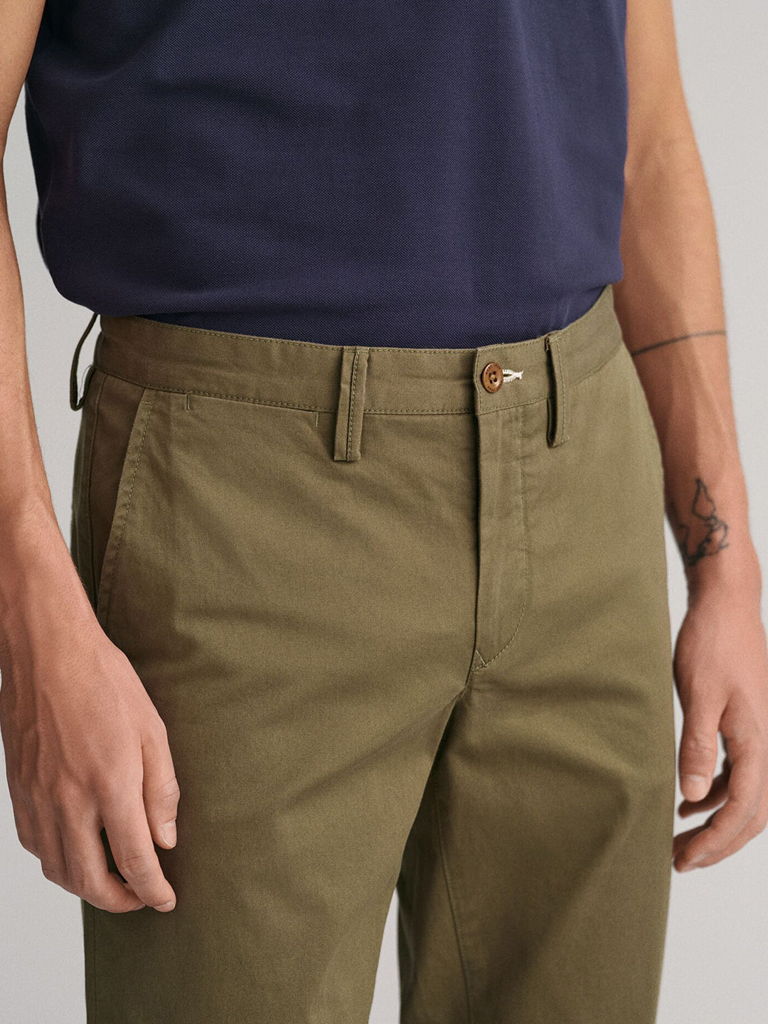 Gant Men Green Solid Slim Fit Flat-Front Chinos