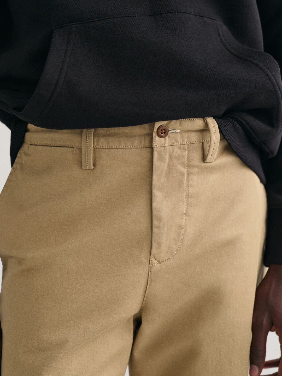 Gant Men Khaki Solid Regular Fit Flat-Front Chinos