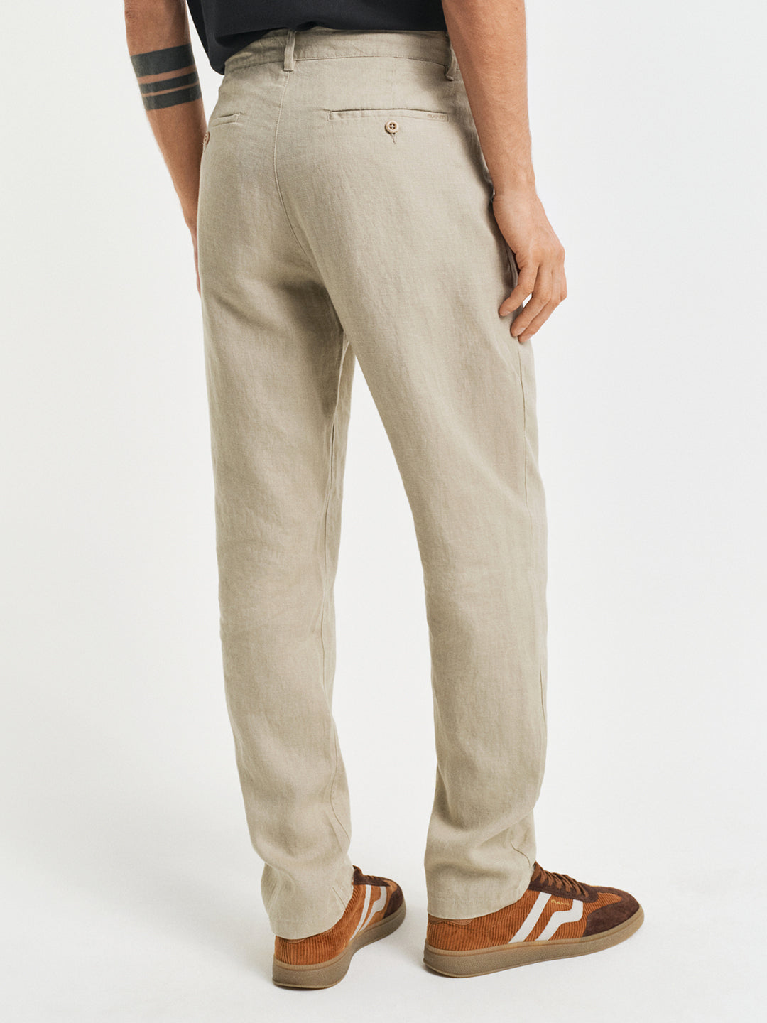 Gant Men Beige Relaxed Fit Solid Linen Trouser