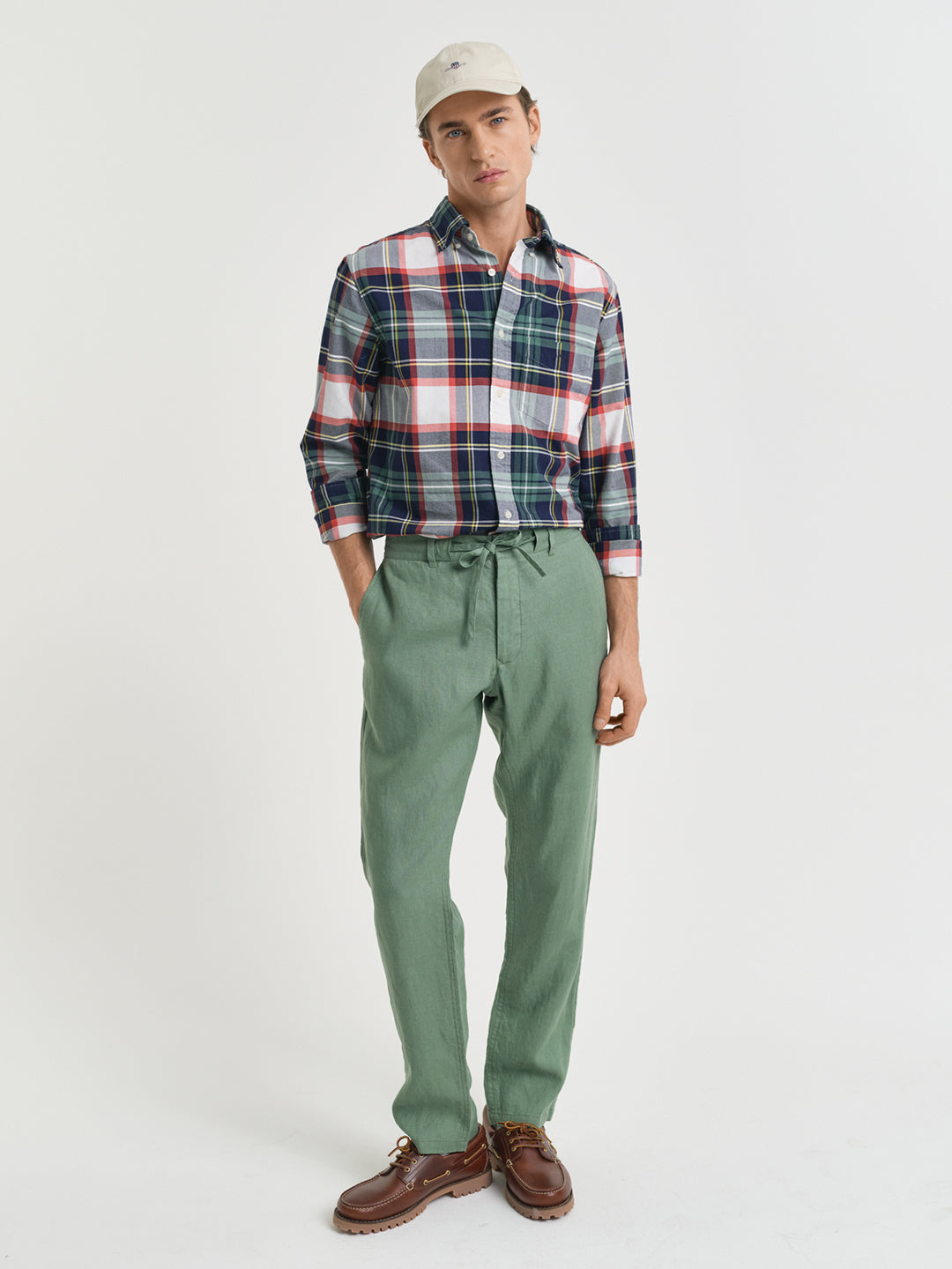 Gant Men Green Relaxed Fit Solid Linen Trouser