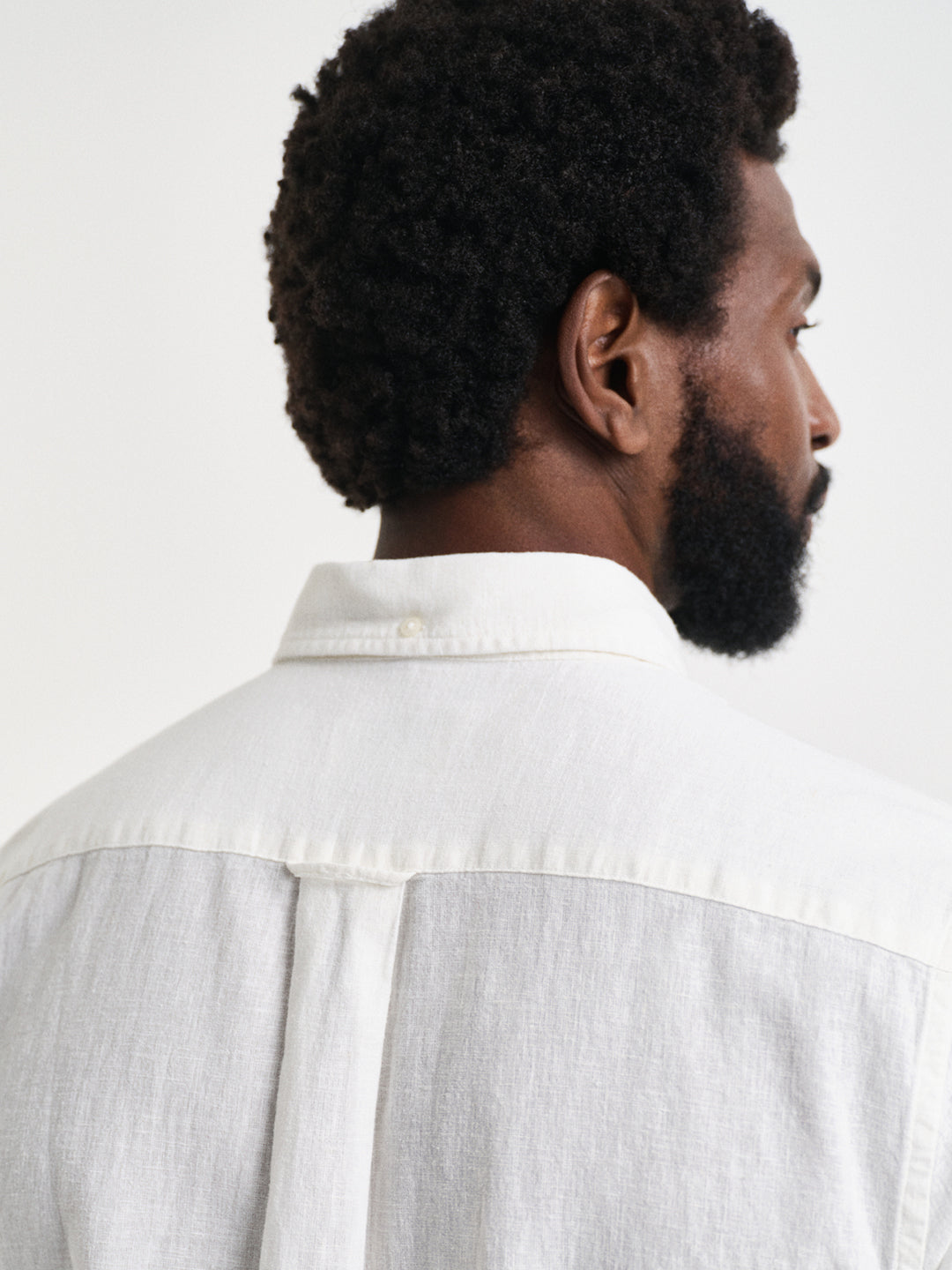 Gant Men White Solid Button-Down Collar Short Sleeves Shirt