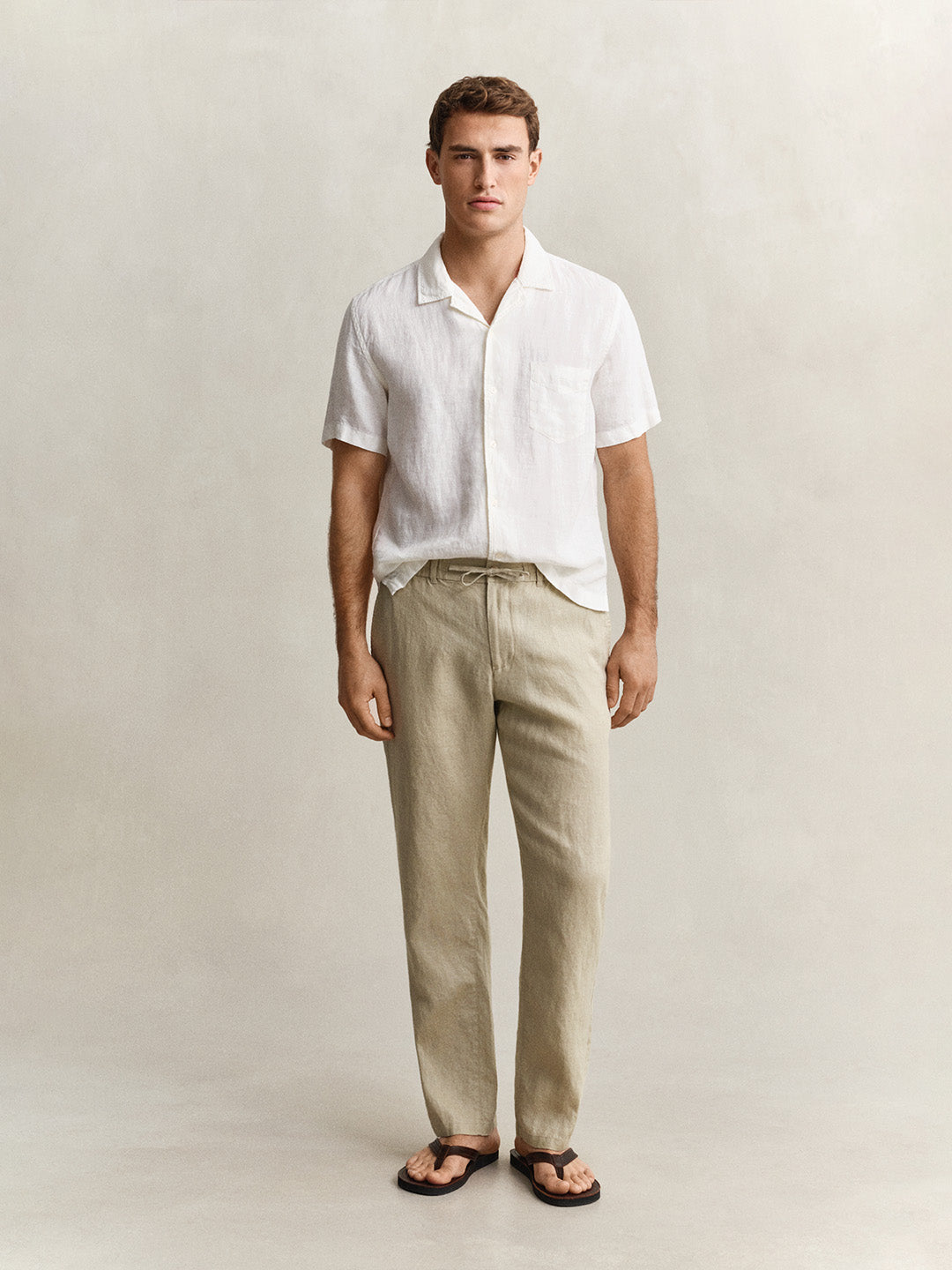 Gant Men Beige Solid Regular Fit Pure Linen Trouser