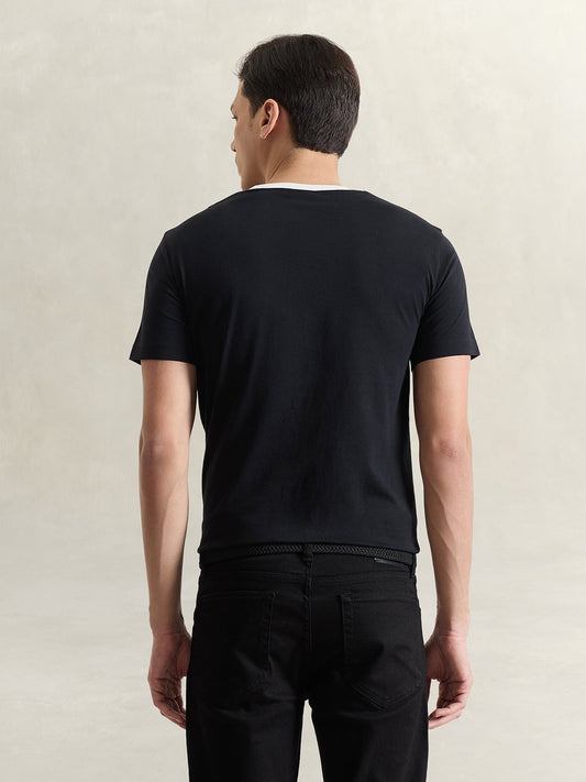 GANT Men Black Solid T-Shirt