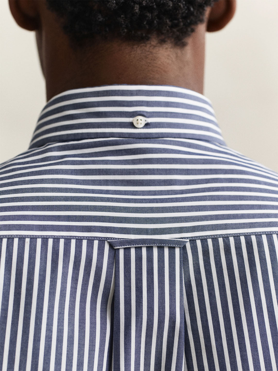 Gant Men Blue Striped Regular Fit Classic Poplin Shirt