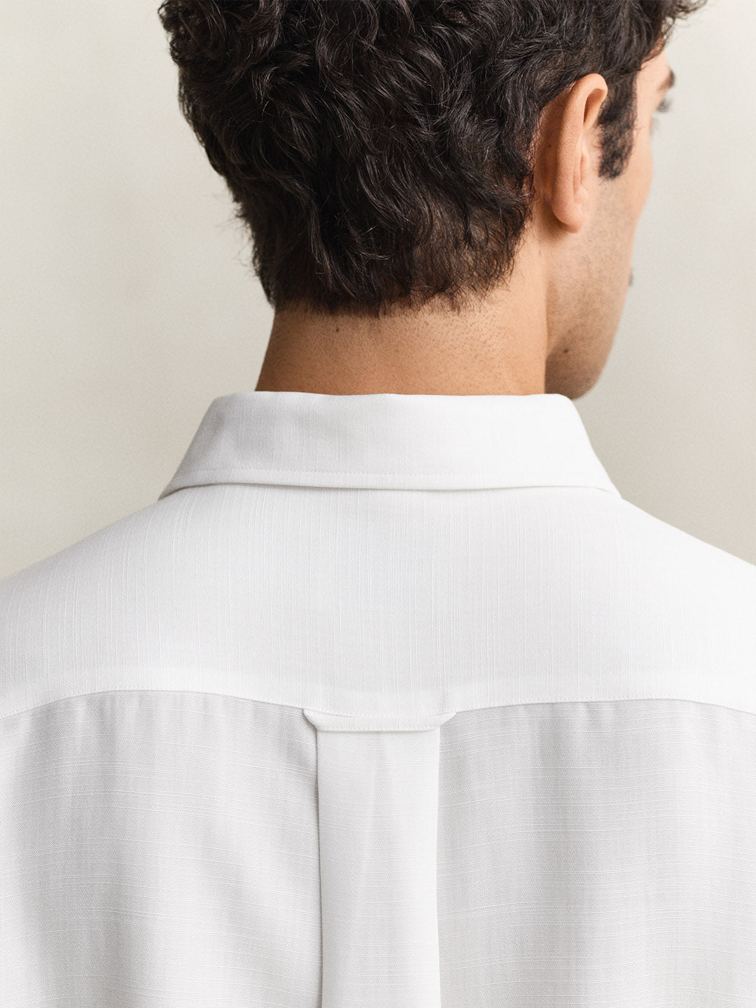 Gant Men White Solid Regular Fit Shirt