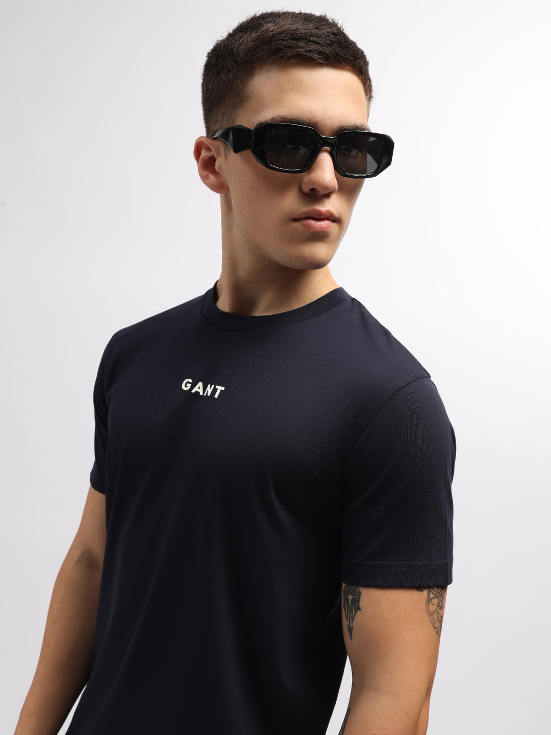 Gant Men Navy Blue Solid Round Neck Short Sleeves T-Shirt