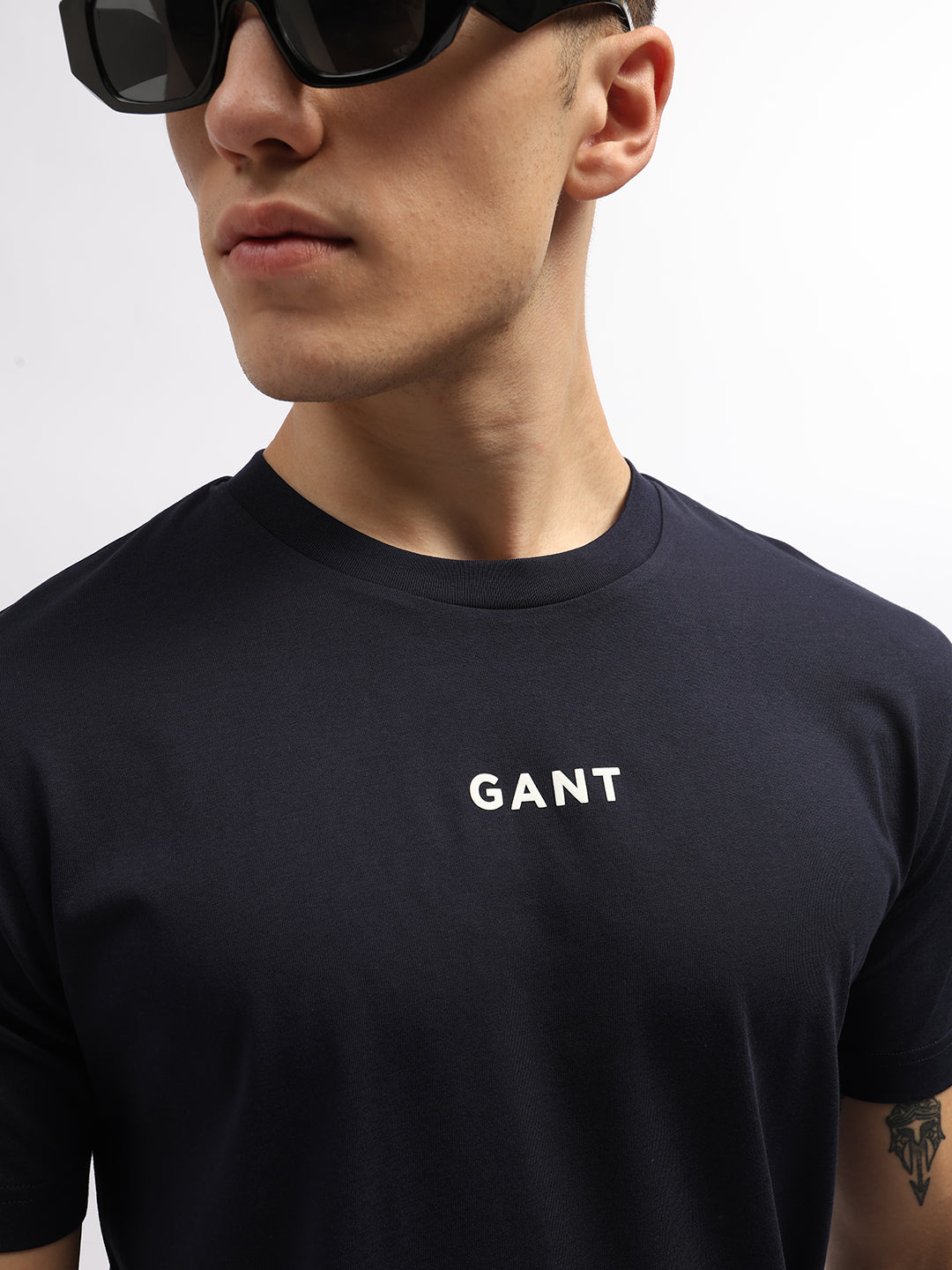 Gant Men Navy Blue Solid Round Neck Short Sleeves T-Shirt