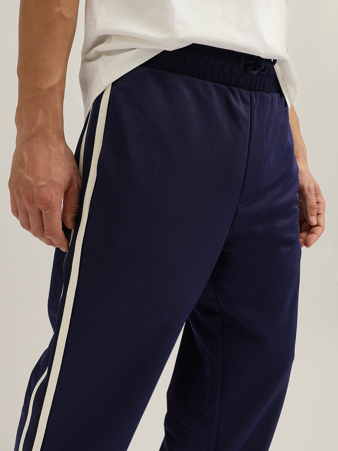 Gant Men Blue Solid Mid-Rise Track Pant