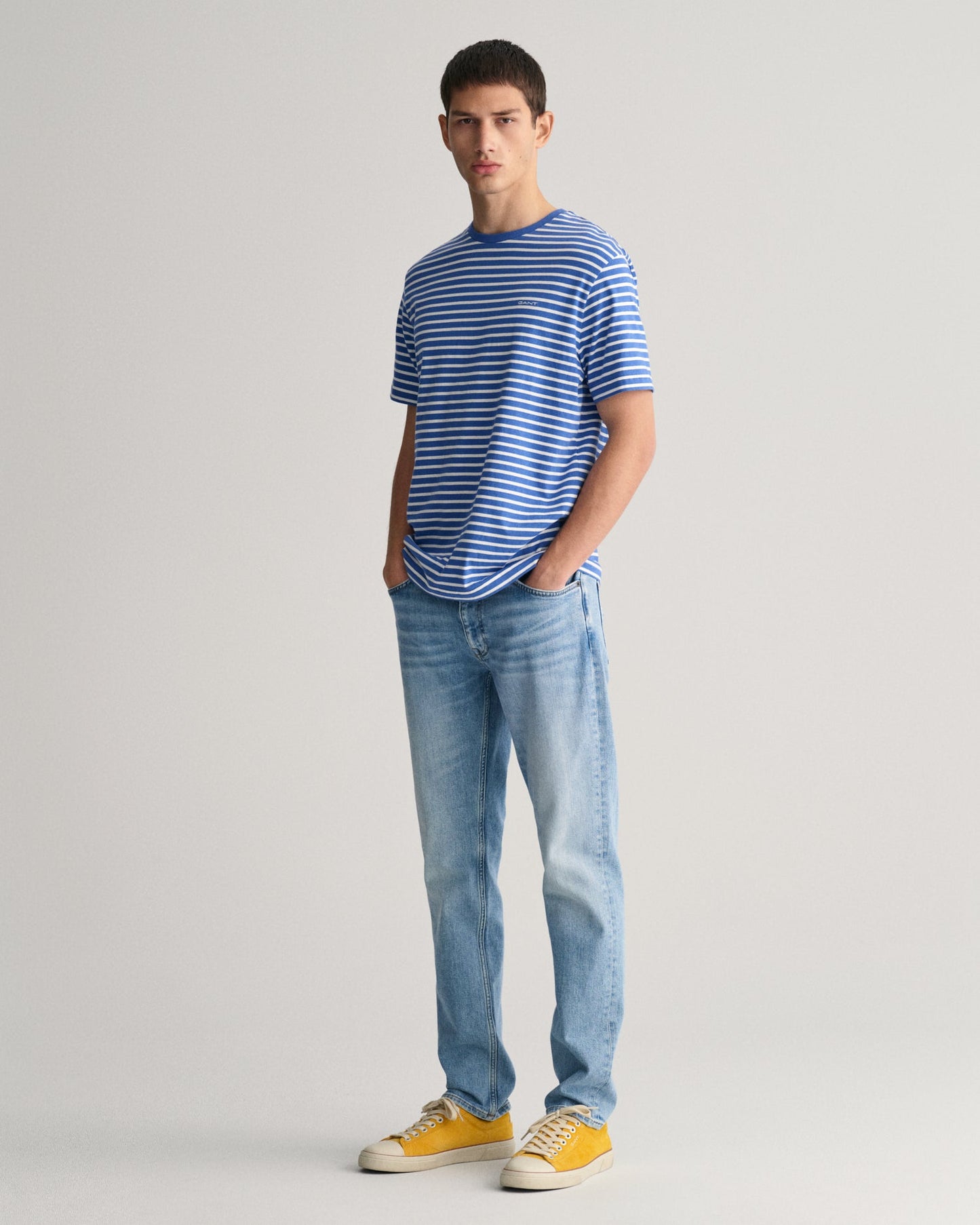 Gant Men Blue Washed Mid-Rise Regular Fit Jeans