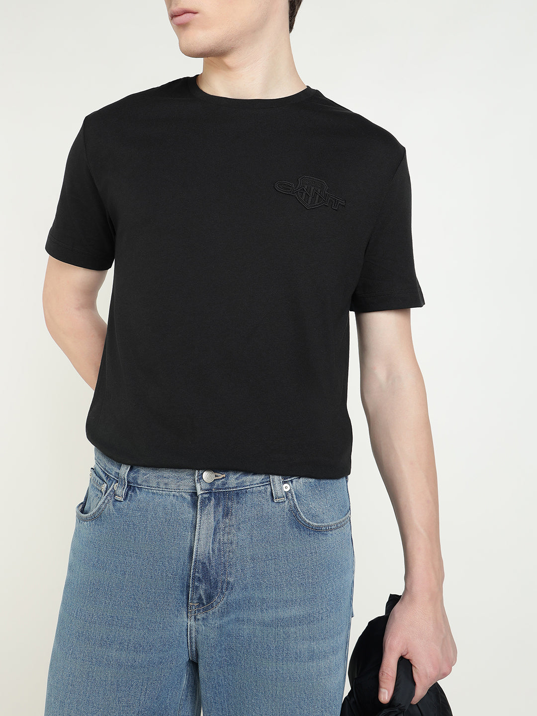 Gant Men Black Solid Crew Neck Tshirt