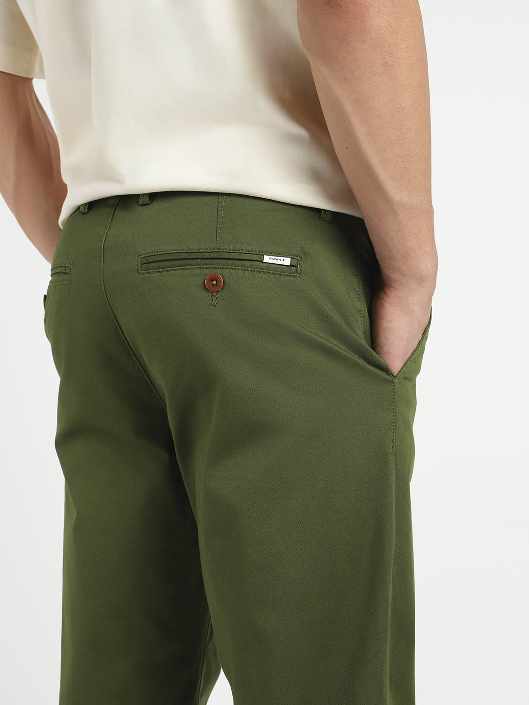 Gant Men Green Regular Fit Solid Trouser