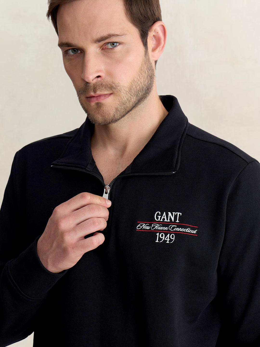 Gant Men Black Regular Fit Solid Cotton Blend Sweatshirt