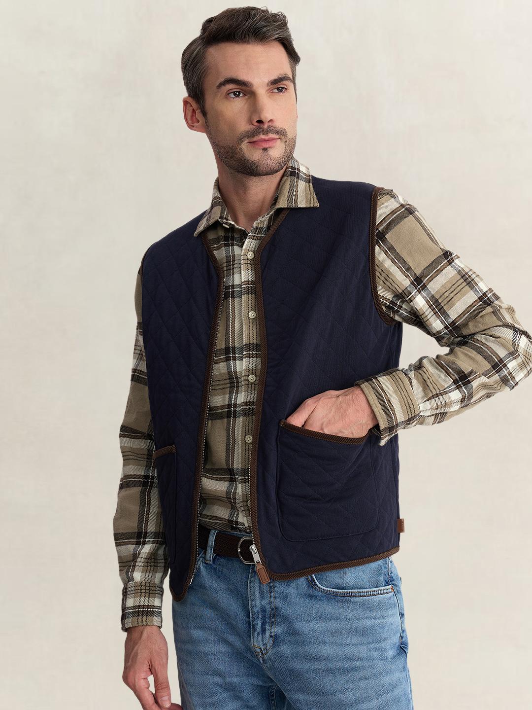 Gant Men Blue Regular Fit Quilted Cotton Blend Vest