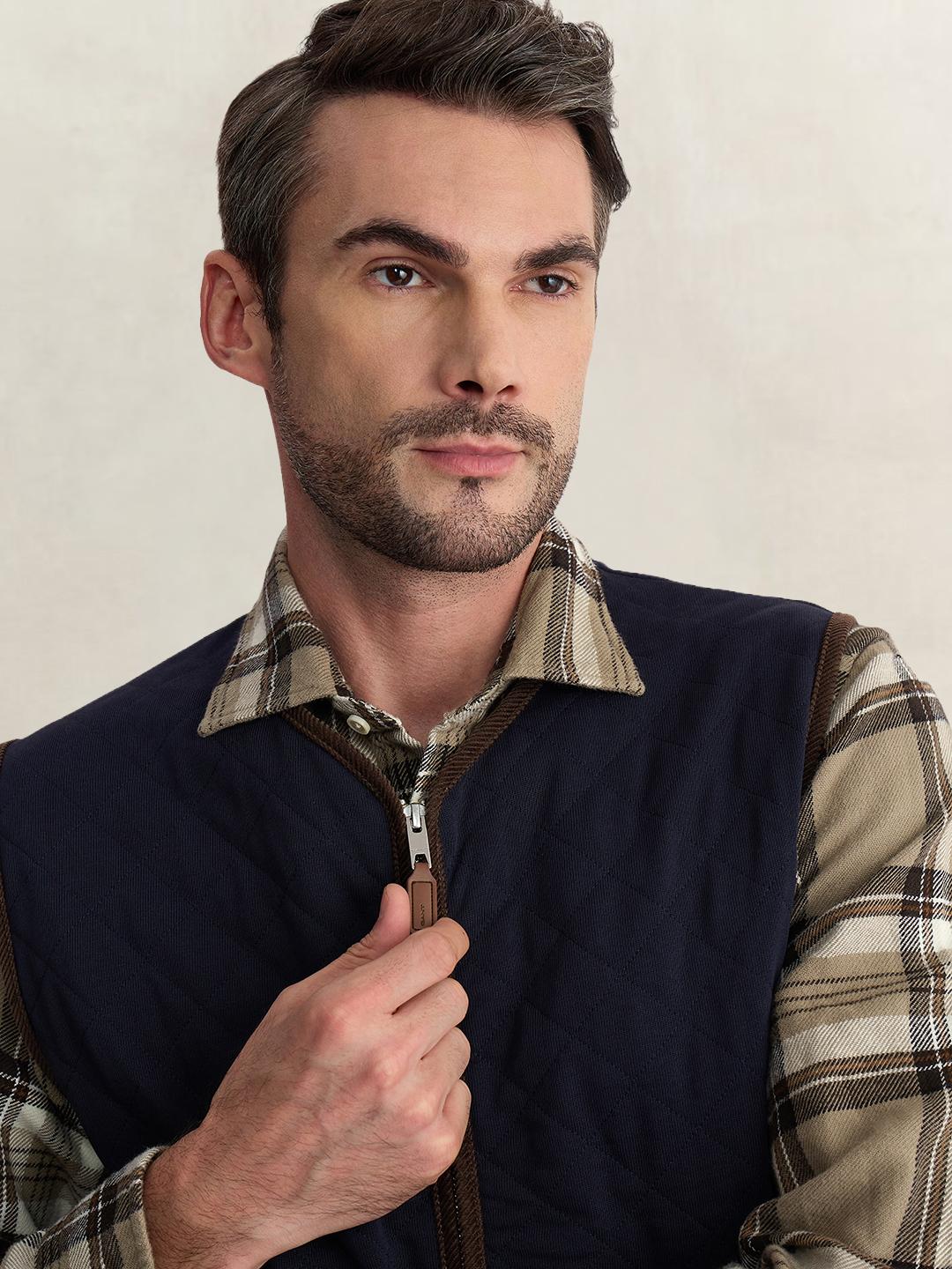 Gant Men Blue Regular Fit Quilted Cotton Blend Vest