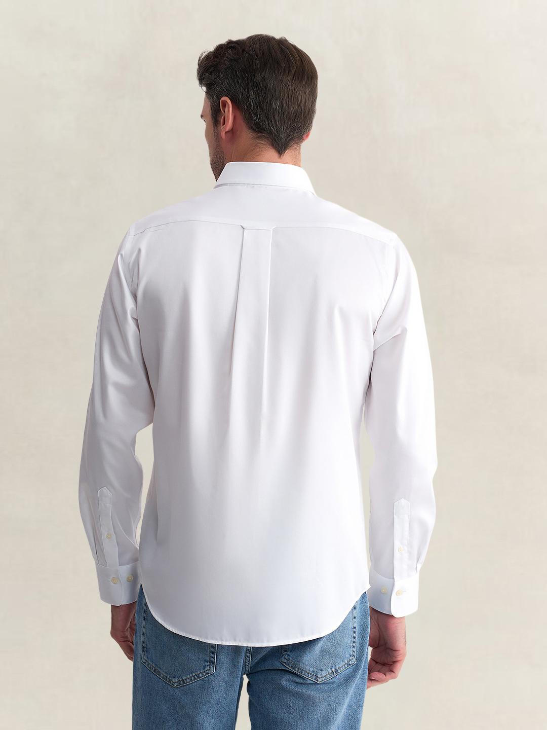 Gant Men White Regular Fit Solid Sateen Shirt