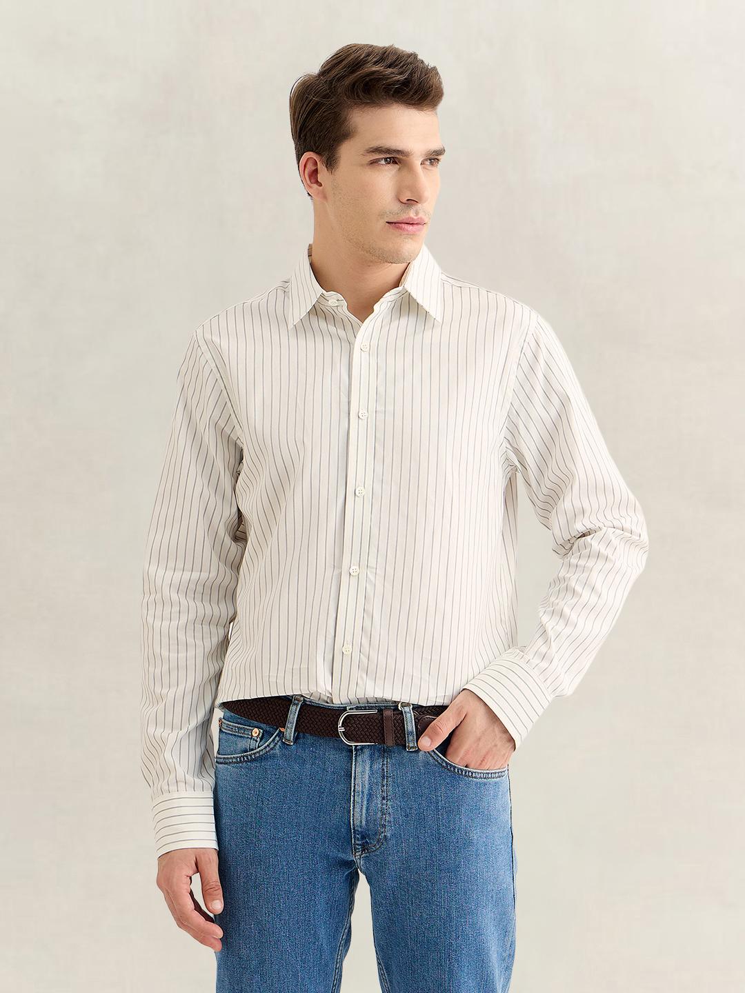 Gant Men Off White Regular Fit Striped Cotton Dobby Shirt