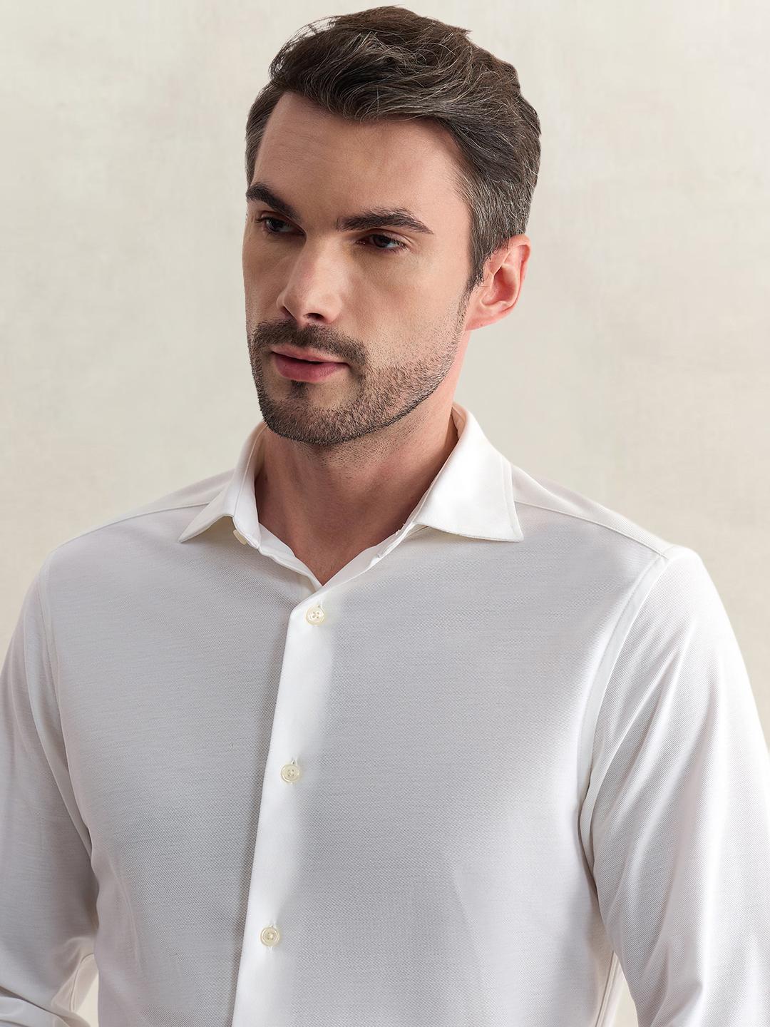 Gant Men White Slim Fit Solid Cotton Blend Shirt