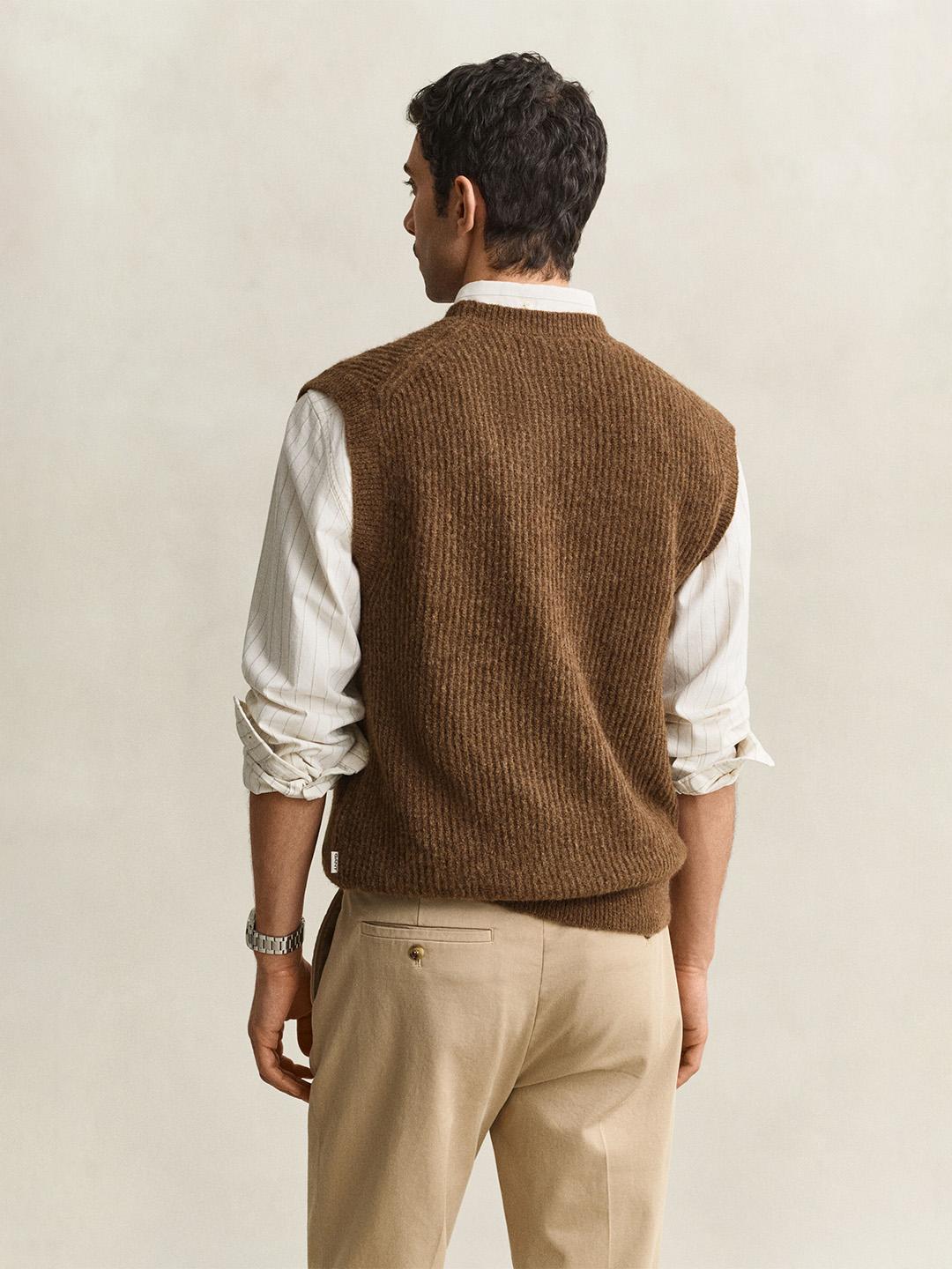 Gant Men Brown Regular Fit Solid Vest