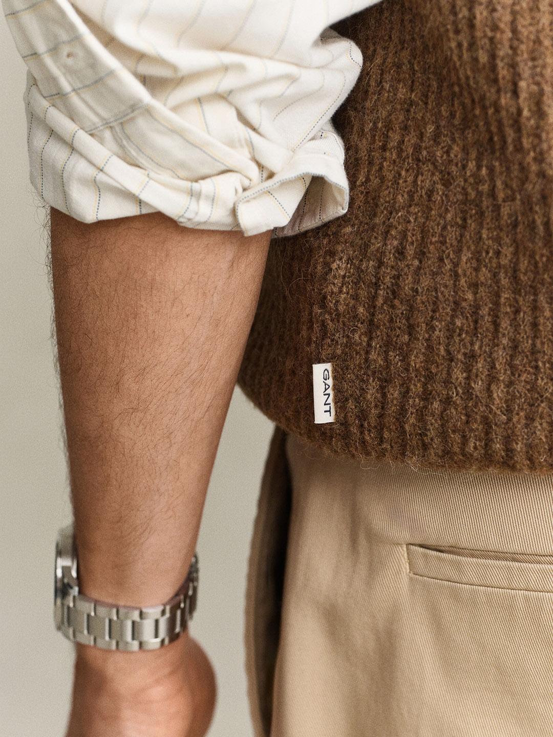 Gant Men Brown Regular Fit Solid Vest
