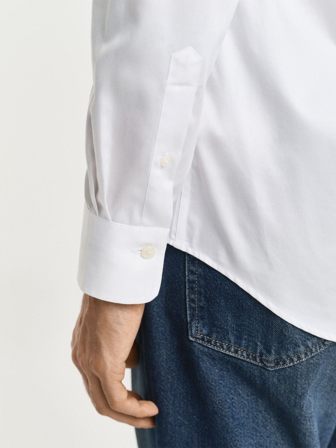 Gant Men White Solid Slim Fit Sateen Shirt