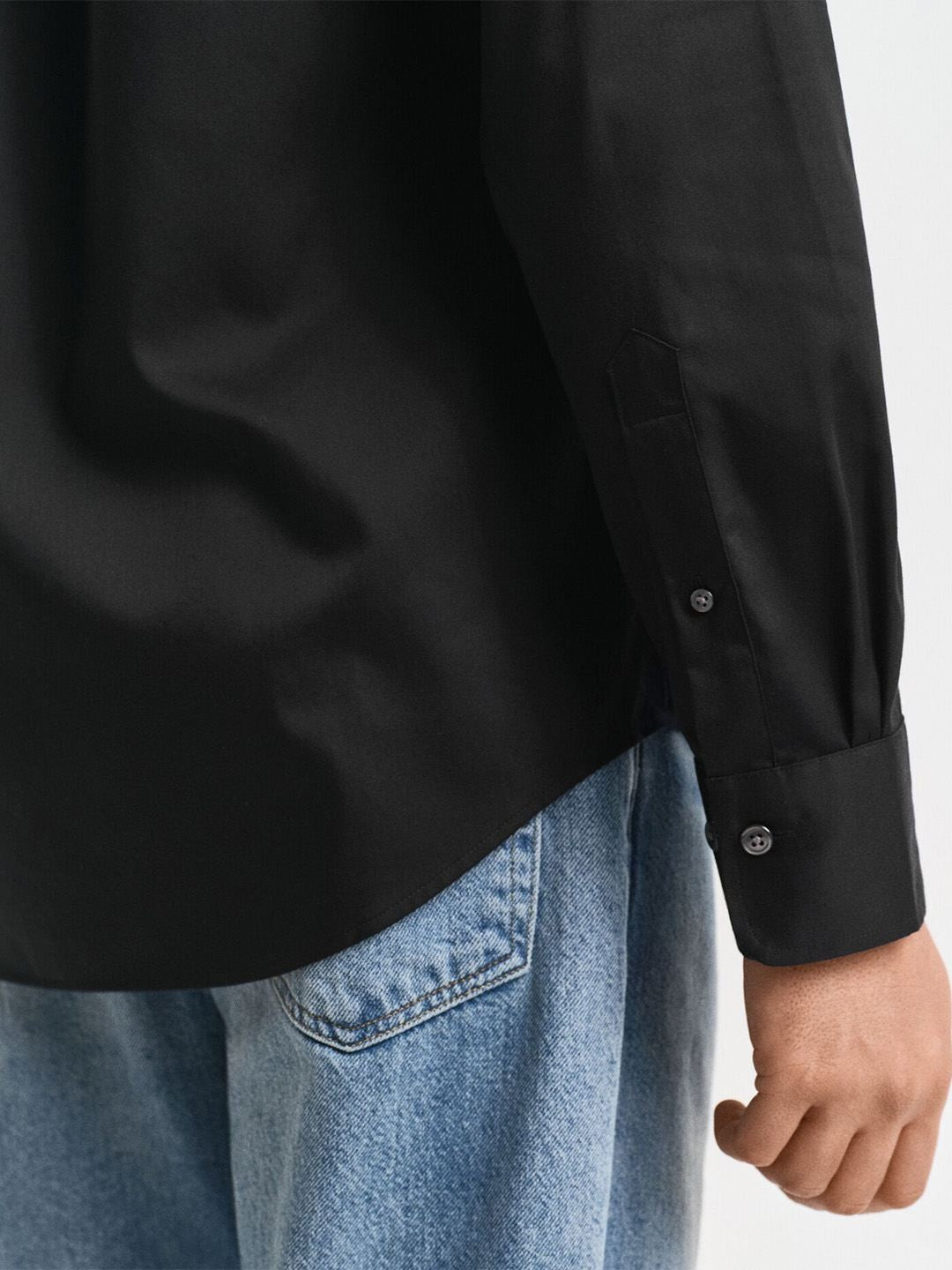 Gant Men Black Solid Regular Fit Sateen Shirt